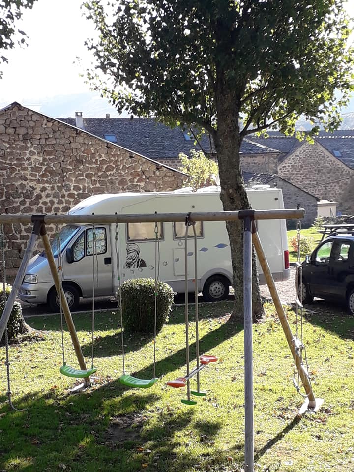 Aire camping-car  Chteauneuf-de-Randon (48170) - Photo 3